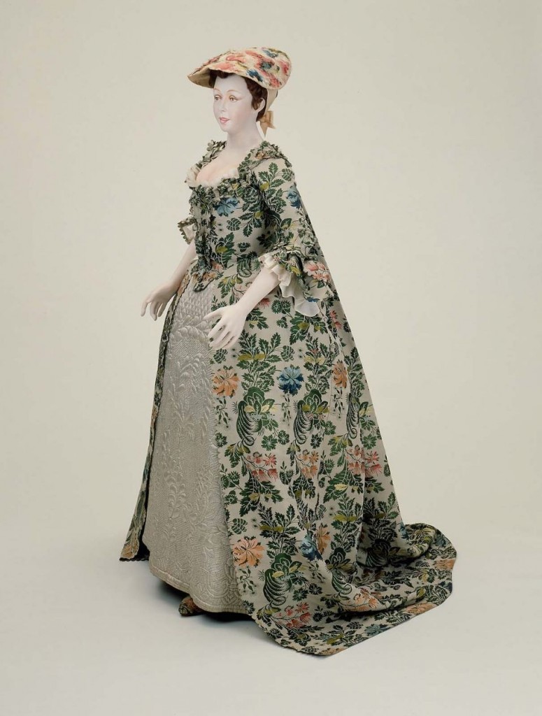 Robe de mariée en 3 partie English (Spitalfields), 1742, musée de Boston. Robe de mariée en 3 partie English (Spitalfields), 1742, musée de Boston.