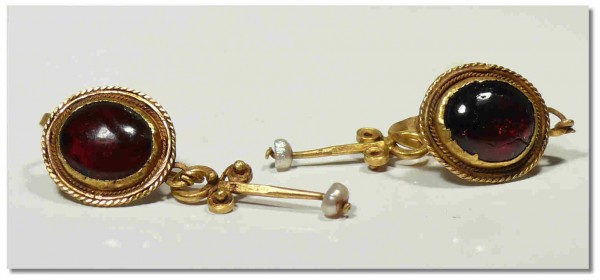  Paire de boucles d'oreille en or et grenat - Ier-IIIème siècle ap. J.-C.