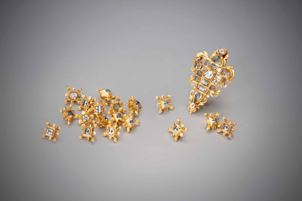 Bijoux du XVIIIè siècle espagnol, avant 1641. Photo courtesy Deborah Elvira. Bijoux du XVIIIè siècle espagnol, avant 1641. Photo courtesy Deborah Elvira.
