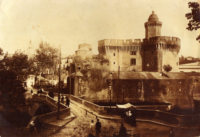 Le Castillet vers 1870, Perpignan.