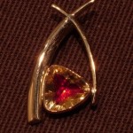 Broche en brésil catalans, or et citrine montée sur paillon, Création JM Calvet, Prades.