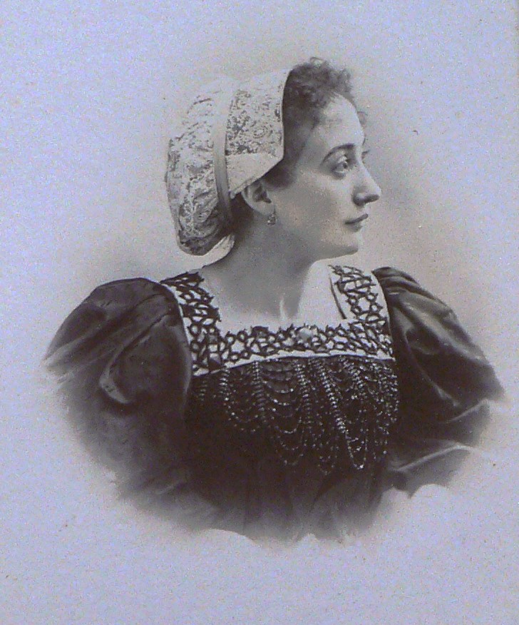 Portrait de Catalane, famille Campanaud, Perpignan, vers 1900