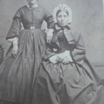 portrait de deux femmes, cliché Perraud, 77 rue de Rome à Marseille, vers 1865.