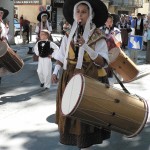 Défilé en costumes et musique provençale