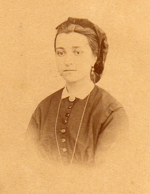 Portrait d'Anne Velzy, née Izarn, Perpignan, photo Scanagatti, vers 1865. Portrait d'Anne Velzy, née Izarn, Perpignan, photo Scanagatti, vers 1865.