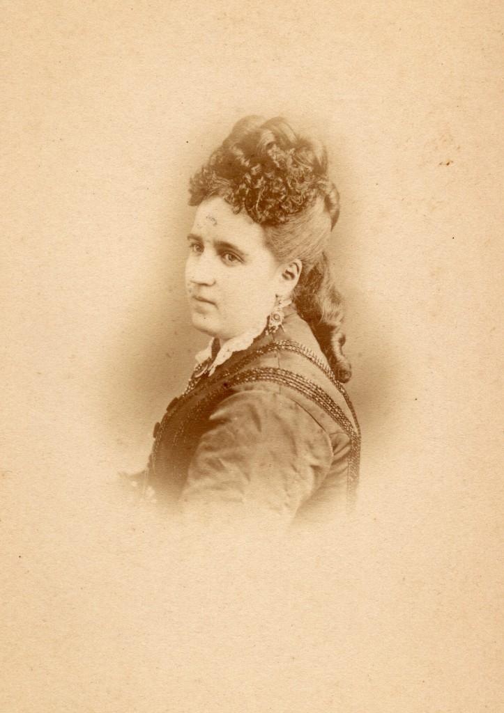 Lucie Salamo, autour de 1875, photo Provost, Perpignan