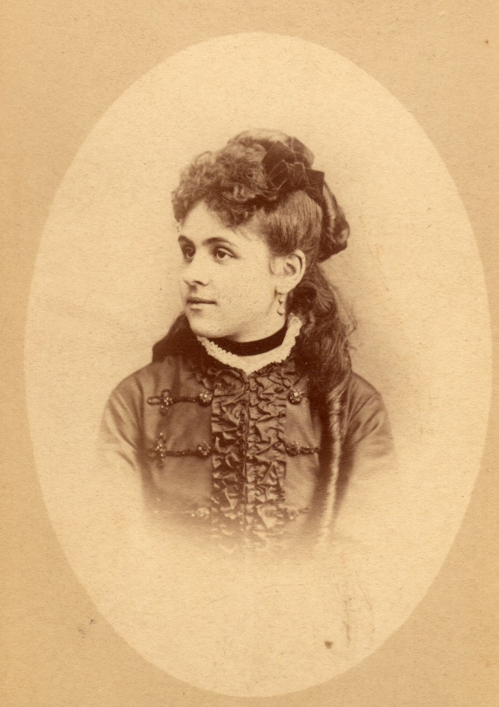 Clara Salamo, photo Provost à Perpignan, vers 1873 Clara Salamo, photo Provost à Perpignan, vers 1873