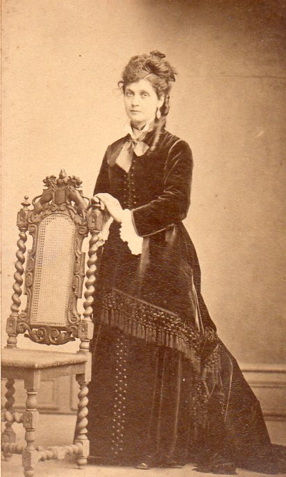 Portrait de femme, Roussillon, Perpignan, vers 1875. Portrait de femme, Roussillon, Perpignan, vers 1875.