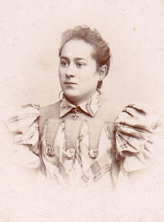 Portrait de femme, Cliché Mas, Perpignan, vers 1900.