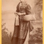 Femme en costume traditionnel, Sanitas photographe, Mont-Dore, Clermont-Ferrand, autour de 1880.