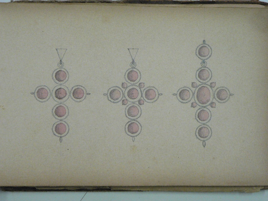 Trois modèles de croix en grenat, Maison Charpentier, Perpignan, 1860-1870.