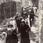 Roussillon Estagel années 1950 procession à la Vierge de Pâques