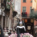 Misteris et foule aux balcons, Perpignan le Vendredi saint