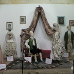 Splendides costumes du XVIIIe s. Arles , chapelle Sainte Anne, 1er mai 2011.