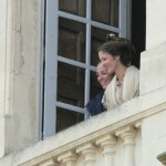 Arlesiennes à la fenêtre de la Maisrie, élection de la reine, 2011.