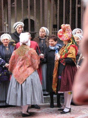 Madame Danièle Pages représente le Maire de Perpignan et le président de l'Agglo. Saint Eloi 2010.