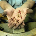 Les artisans en Grenat de Perpignan travaillent de manière ancestrale comme au XVIIIe s.