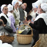 Les femmes d'Agde chantent l'hymne de la ville.