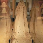 Dos de la robe contemporaine de la Vierge de Perpignan, ICONE DE MODE LYON