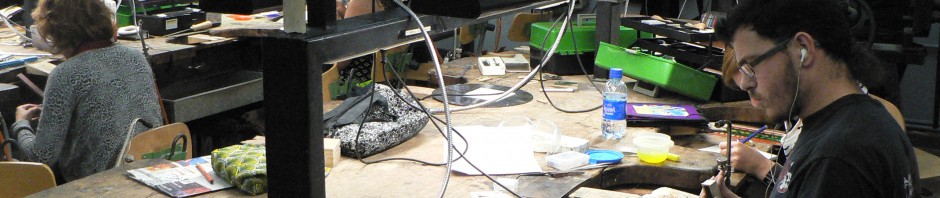 faire des bijoux: ici l'atelier d'apprentissage de l'école Massana de Barcelone.