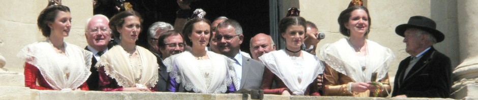 Présentation de la 21e Reine et de ses demoiselles d'honneur le 1er mai 2011.