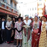 St Eloi 2011 , reconstitutions de costumes roussillonnais de différentes époques par Annie Galli de l'Institut du Grenat.