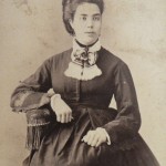 Portrait de femme assise, vers 1870, fotografia de Canto, Barcelone.