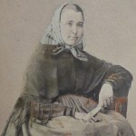 Femme assise en costume populaire, vers 1860, fotografia Larauza, Barcelone.