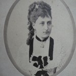 Portrait de jeune femme, photo Larauza, Barcelona, vers 1875-1880.