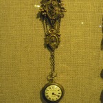 Chatelaine et sa montre, XVIIIe s. Musée Marès, BCN.