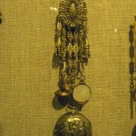 Chatelaine et sa montre, XVIIIe s. Musée Marès, BCN.