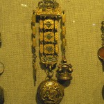 Chatelaine et sa montre, XVIIIe s. Musée Marès, BCN.