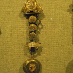 Chatelaine et sa montre, XVIIIe s. Musée Marès, BCN.