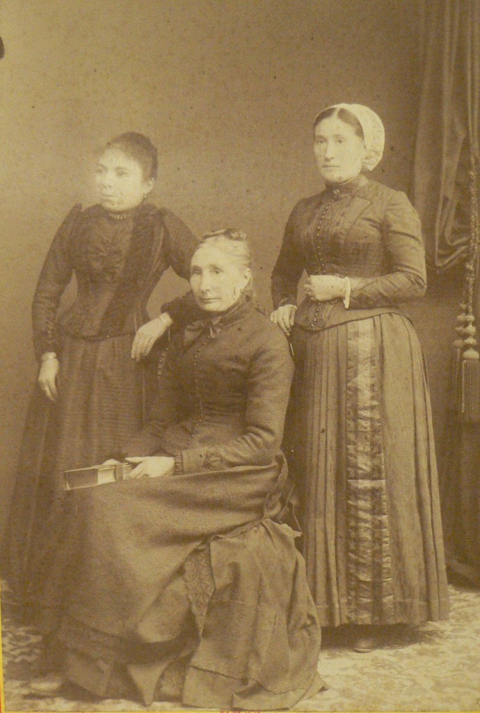 Portrait de femmes de la famille, madame Coste et sa fille Marie, Marie Rous-Sabater.