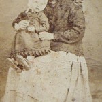 Femme et enfant, vers 1880, fotografia milanesa, A.Rodamilans, Pasage Madoz, Barcelona.