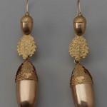 Boucles d'oreilles en métal doré 19eme siècle, Boston museum.