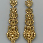 Boucles d'oreilles en métal doré 19eme siècle, Boston museum.