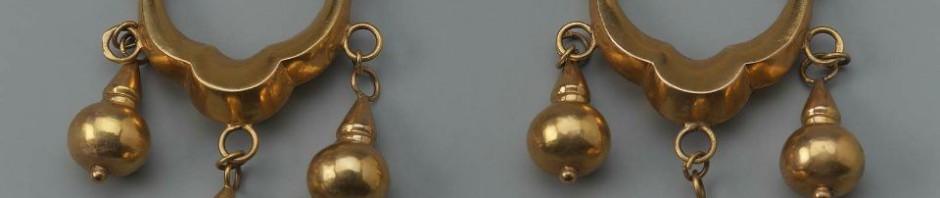 Boucles d'oreilles en métal doré 19eme siècle, Boston museum.