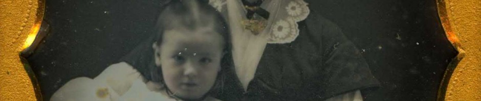 Daguerreotype rehaussé, portrait de femme avec enfant, vers 1850,collection particulière.