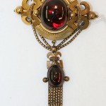 Broche aux grenats, vers 1860-70, Angleterre.