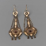 Boucles d'oreilles en or et pierres rouges, 19e, Boston museum, USA.