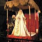 La Vierge de la cathédrale de Perpignan sous son dais de procession.