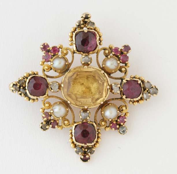 Broche avec citrine, grenats, perles et diamants taille rose. 