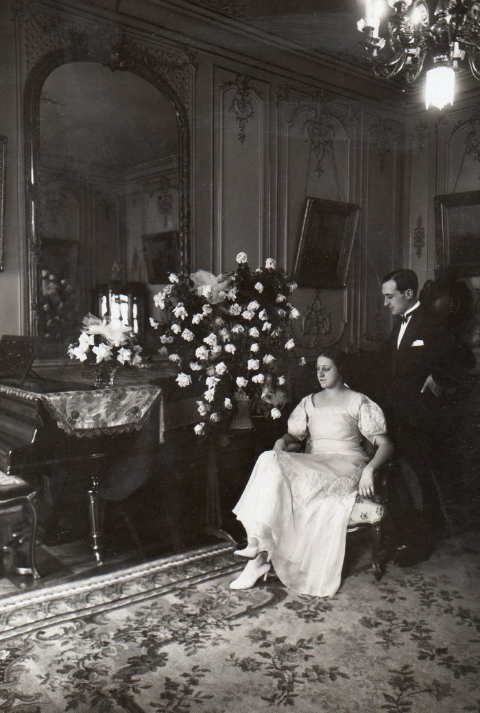 Dans les salons dorés donnant sur la place Jean Jaurès à Perpignan, les jeunes mariés Pams-Noell.