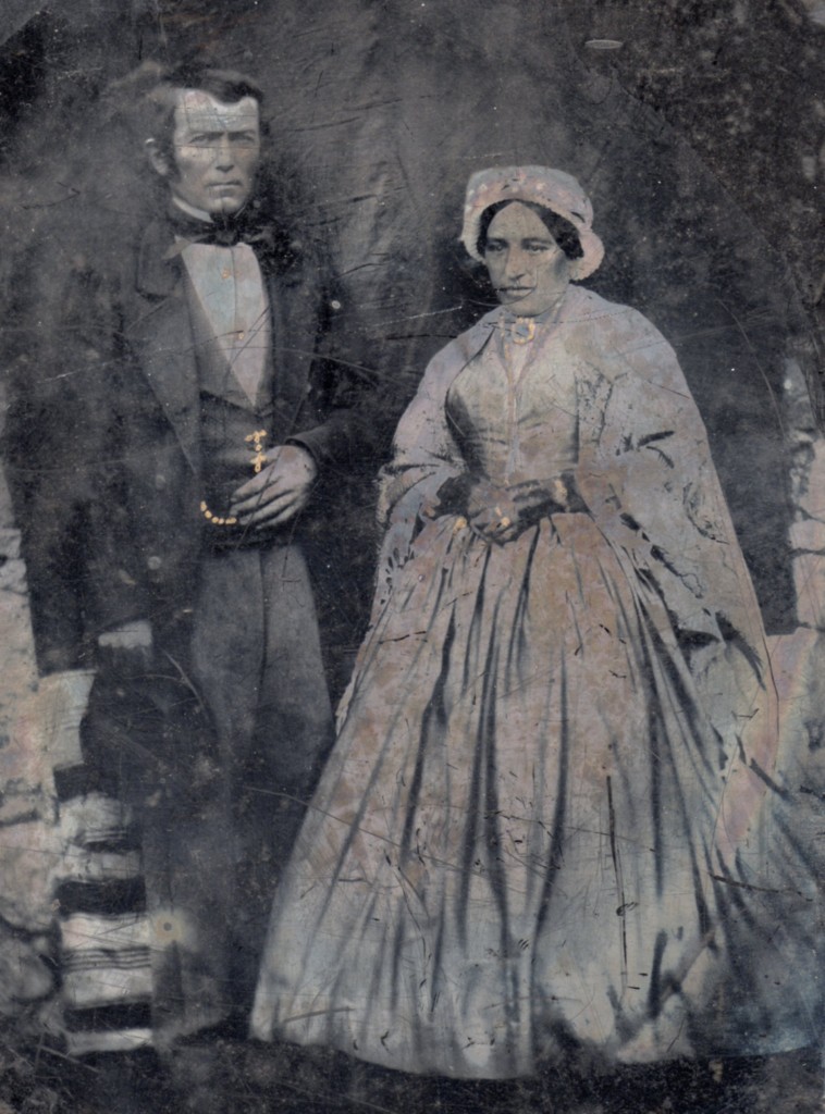 Couple en costume de cérémonie, vers 1855, Sud de la France.