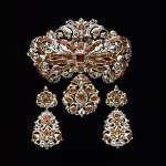 Demi-parure en grenats et diamants taille rose, vers 1700.