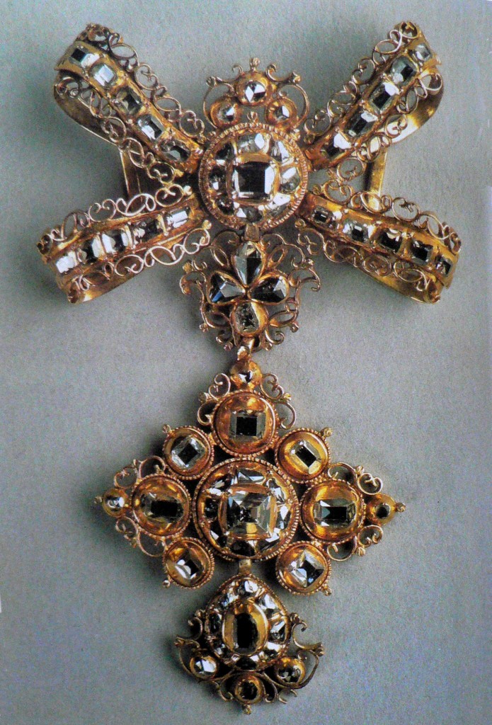 Croix portugaise en or et diamants, 17e s.