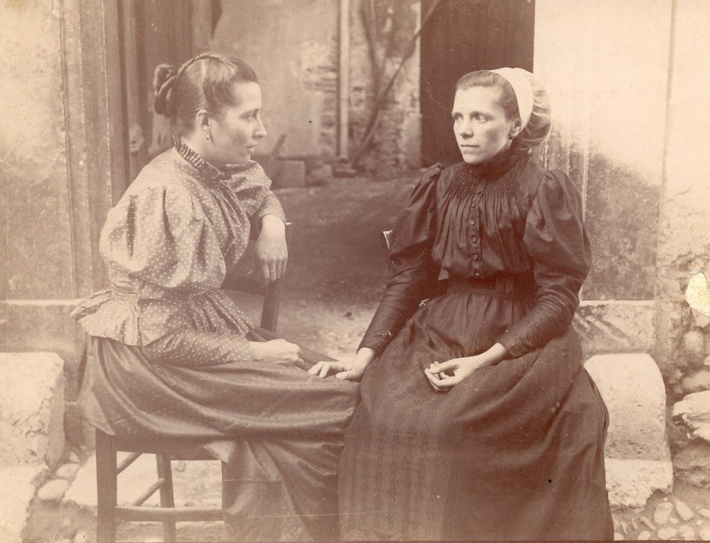 Tradition et modernité, photo anonyme, Roussillon, vers 1900.