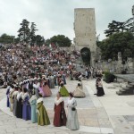 Présentation des groupes au Théatre antique