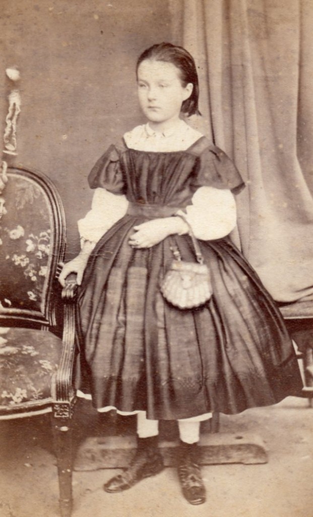 Jeune fille, P.Mateille photographe, Second-Empire.